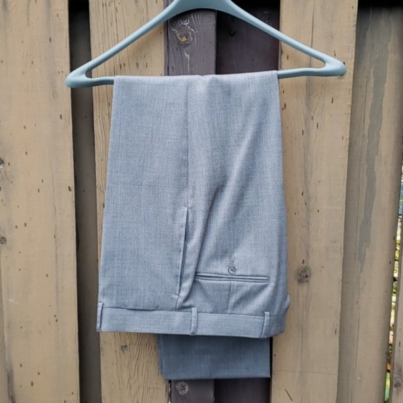 Tommy Hilfiger 100% Wool Suit, light grey, 40R - Picture 7 of 14